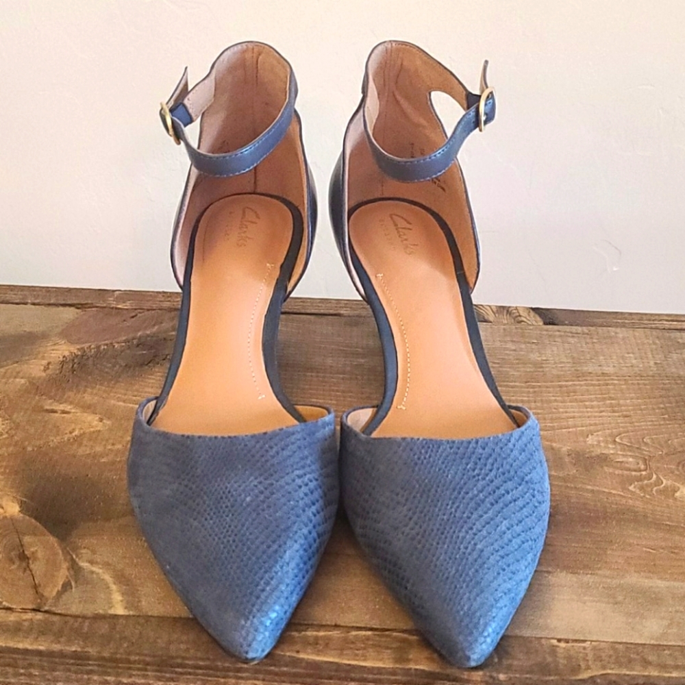 Clarks Kitten heel dress shoes